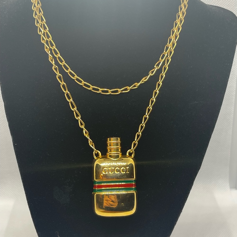 VINTAGE GUCCI GG ENAMEL FLASK PERFUME BOTTLE CHAIN NECKLACE